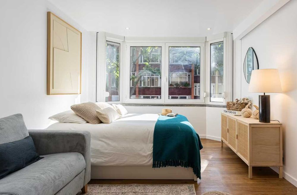 Estúdio Moderno Mobilado em Cascais