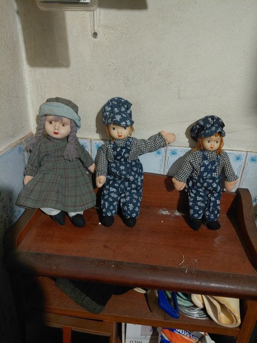 Conjunto de 3 Bonecas antigas de porcelana 10€