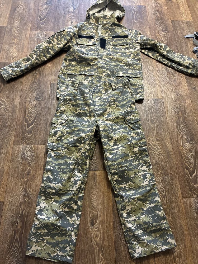 Комплект военного камуфляжа + 2 рюкзака (камуфляж)
