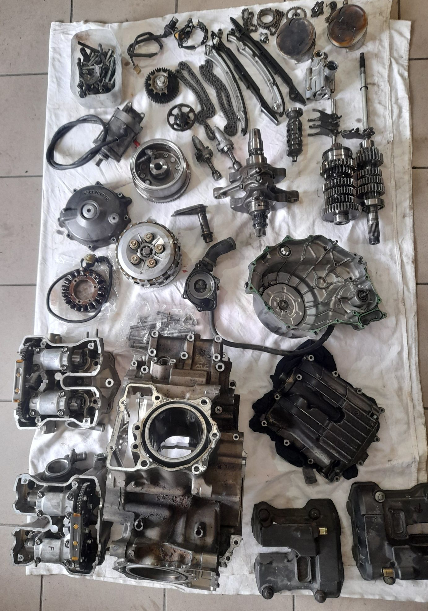VTR 1000 Silnik wał skrzynia sprzęgło rozrusznik tłok koło głowica
