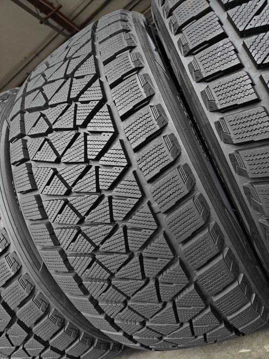 Bridgestone Blizzak DM-V2 зимові шини R20 275 55 як нові