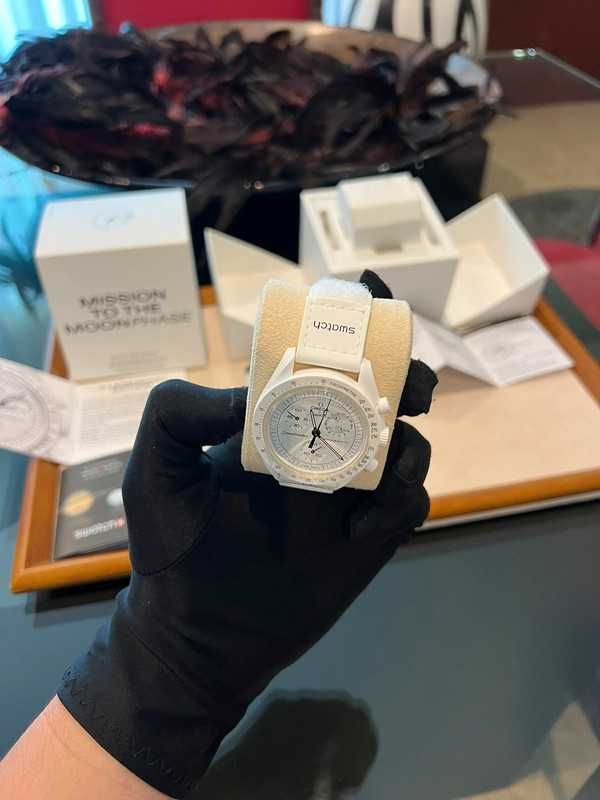 Nowy Omega x Swatch SO33W700 Snoopy - Kosmiczny model z biokeramiką