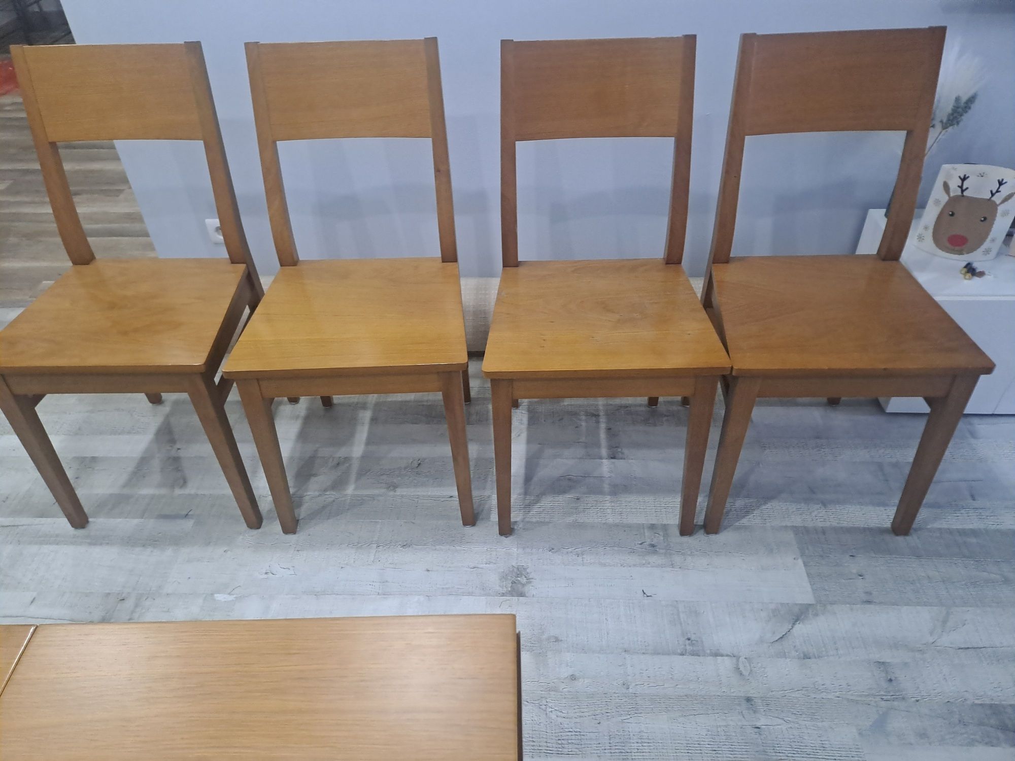 Mesa de cerejeira maciça com 4 cadeiras