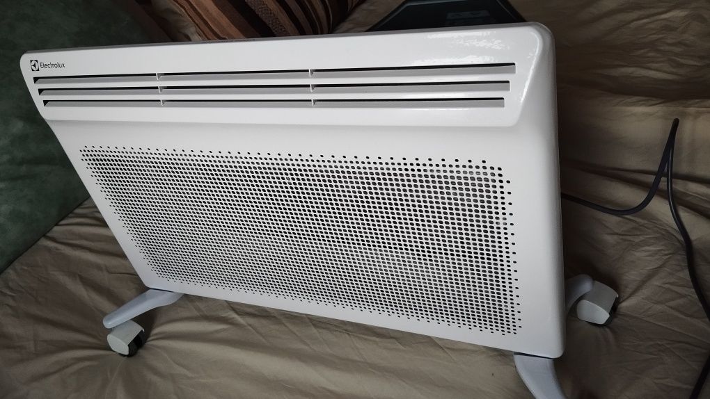 Електричний конвективно-інфрачервонй обігрівач Electrolux EIH/AG2-2000