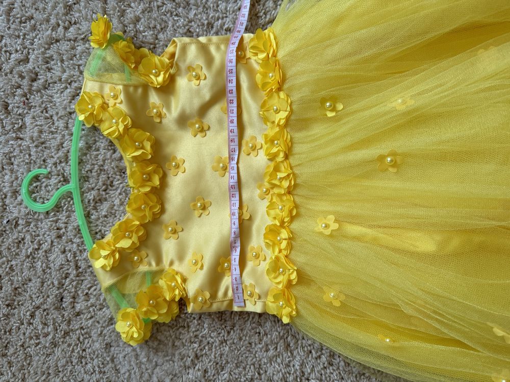 Нарядное желтое платье на девочку 92-98