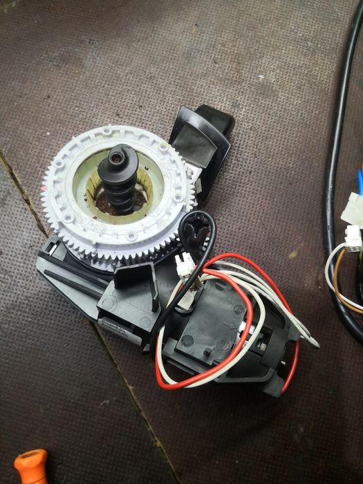 Продам  кавоварку по запчастини bosch vero cup 100