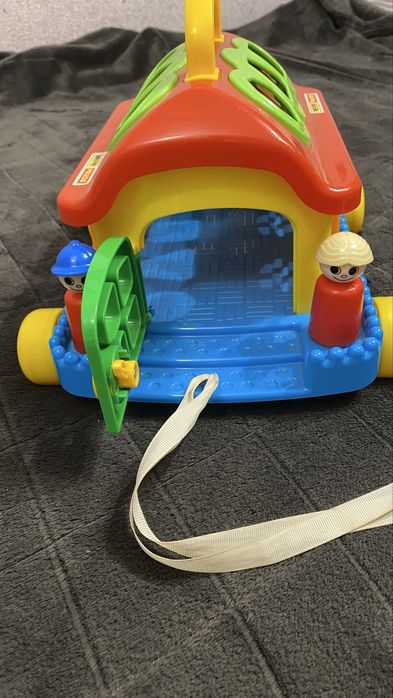 Іграшка сортер будинок на колесах