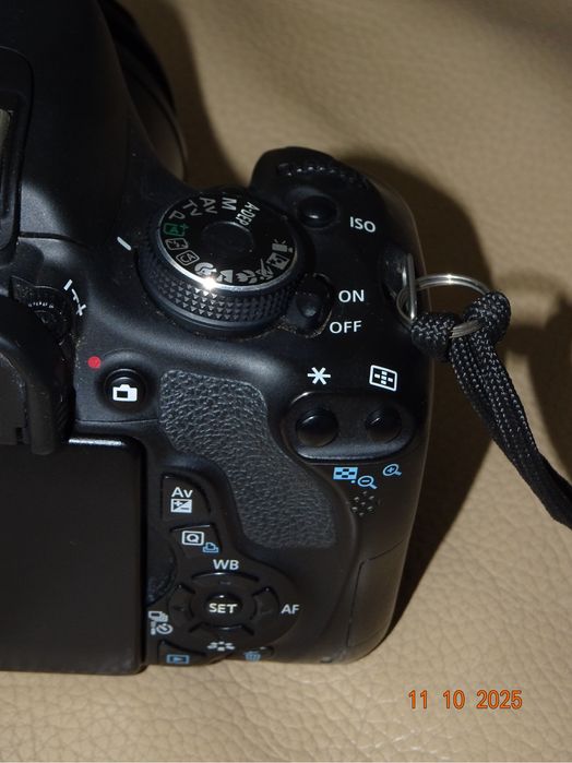 Canon EOS 600D + набір для фотографа