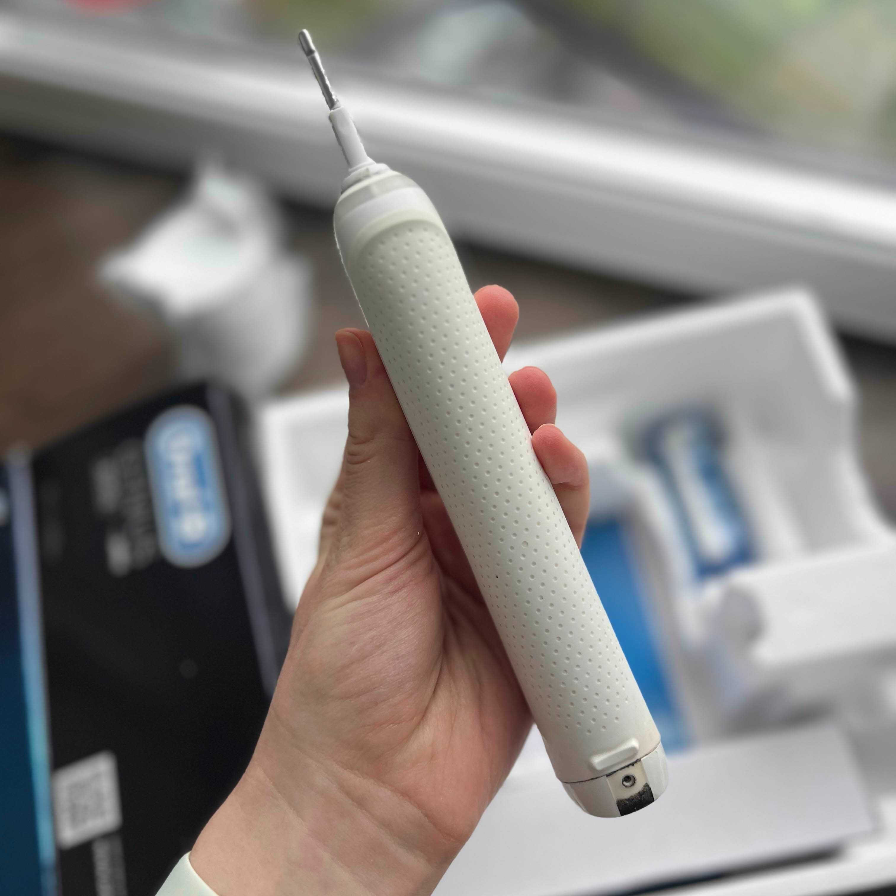 Зубна щітка електрична Oral-B Genius 8000 White