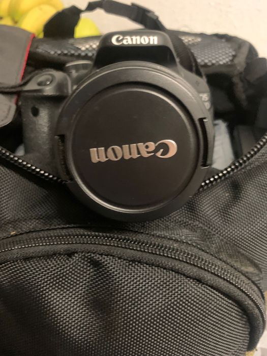 Canon EOS 600D com lente