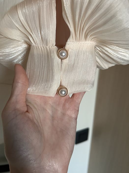 Сукня (вірусна в інстаграм) з блискучої тканини зі шлейфом