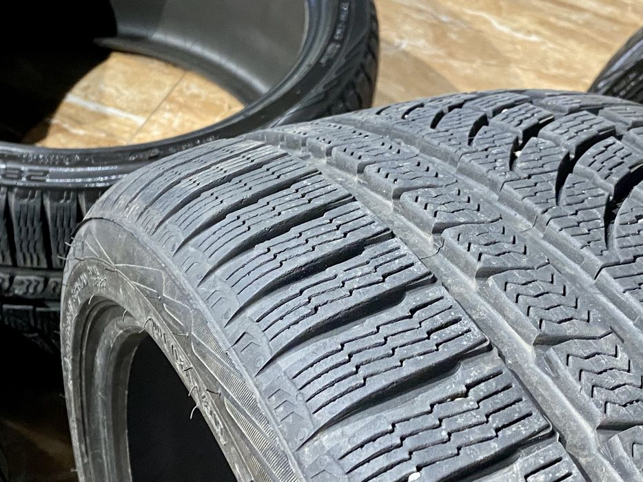 Продам комплект зимової гуми 255/35 285/30 R19 Nokian WR A4