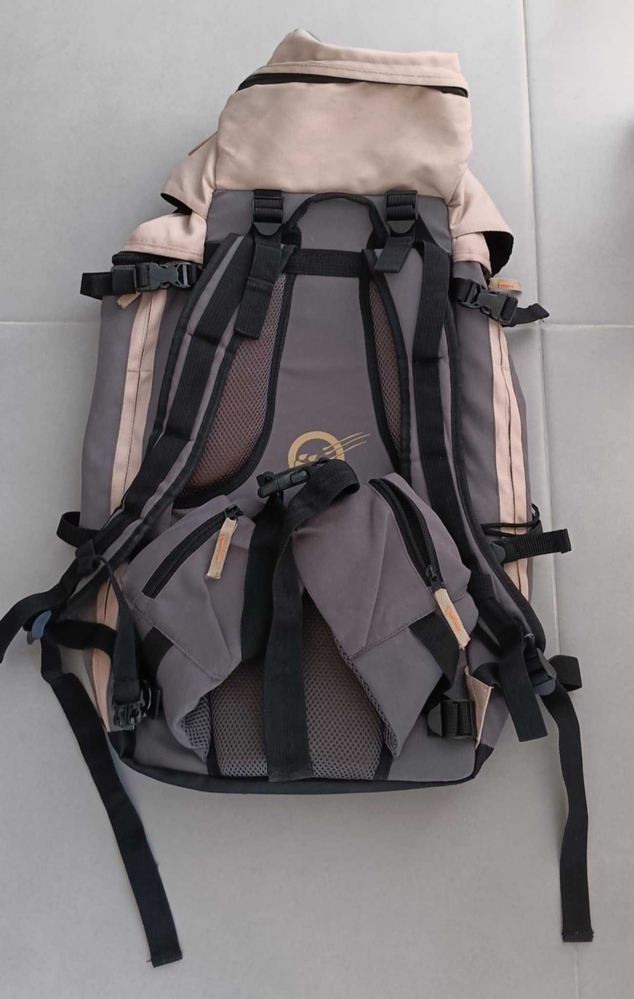 Mochila de caminhada e trekking