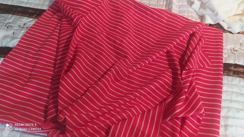 Tkanina czerwona w paski białe