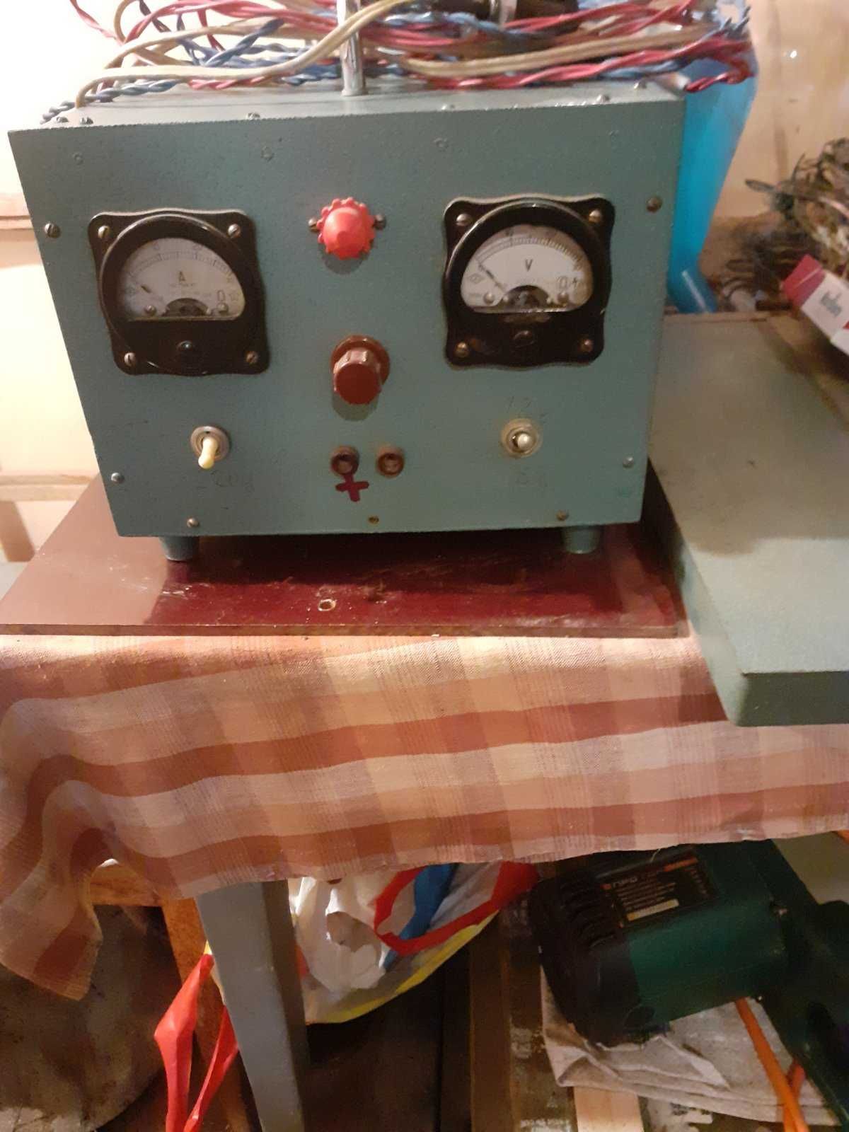 Зарядное  устройство  времён СССР