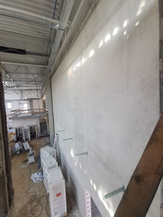 Solidne tynki i wylewki maszynowe/Ocieplanie pianą poliuretanową