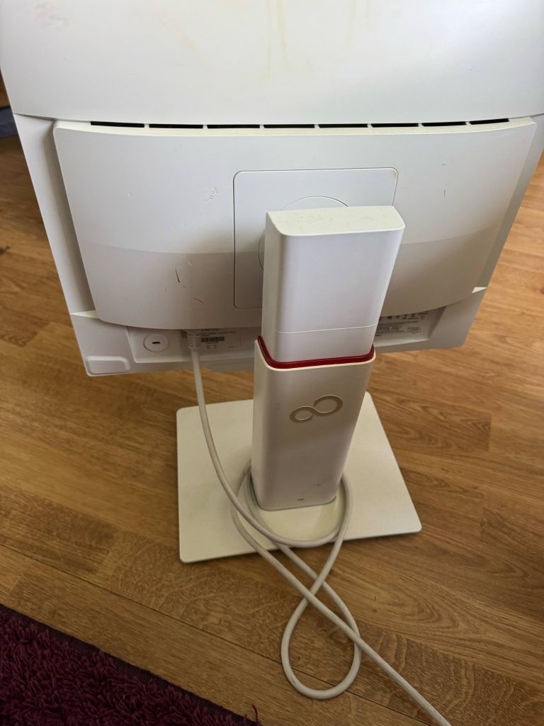Monitor Fujitsu b19-7 led