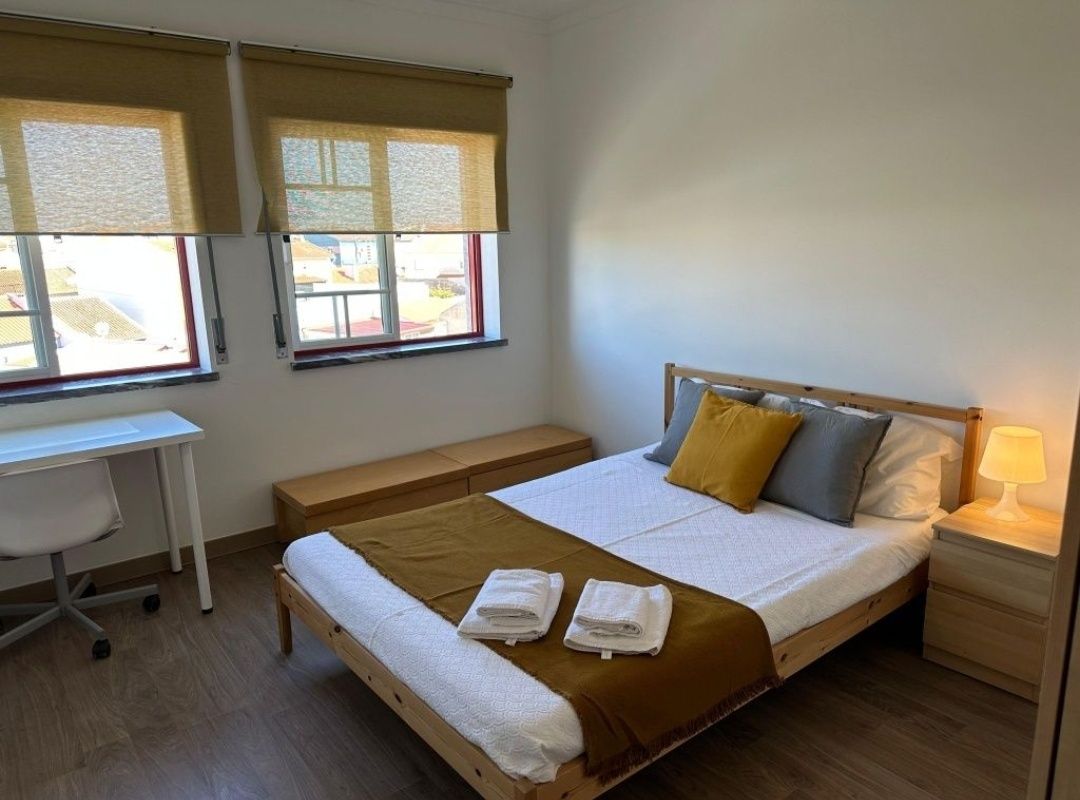 Alugo quartos em apartamento perto ESTM / IPL para estudantes