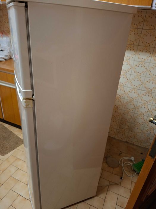 Frigorifico de 2 portas, da marca JOCEL, em bom estado