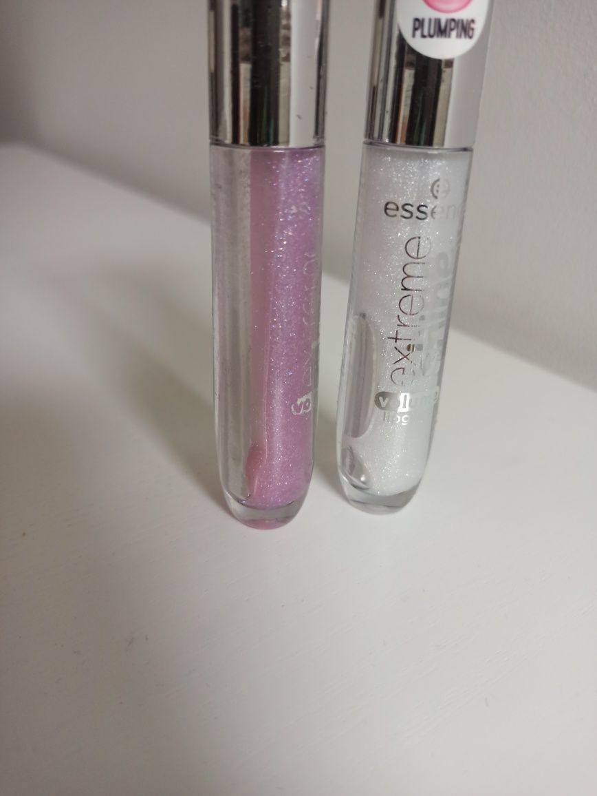 Dwa błyszczyki kiko essence volume: Milky Way i Sparklig purple