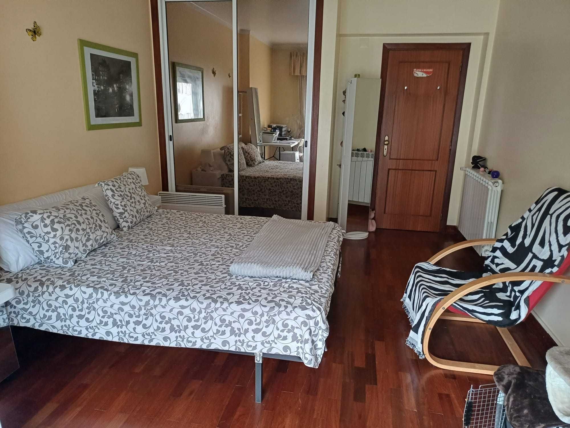 Quartos meninas Av Nsa Sra Fátima