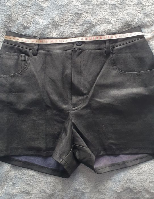 Czarne spodenki r 36