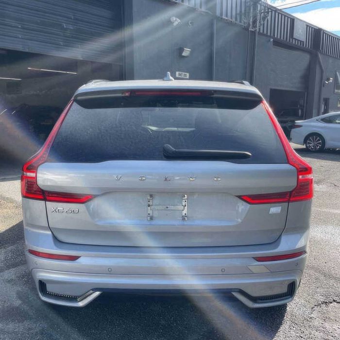 Volvo XC60      2022
