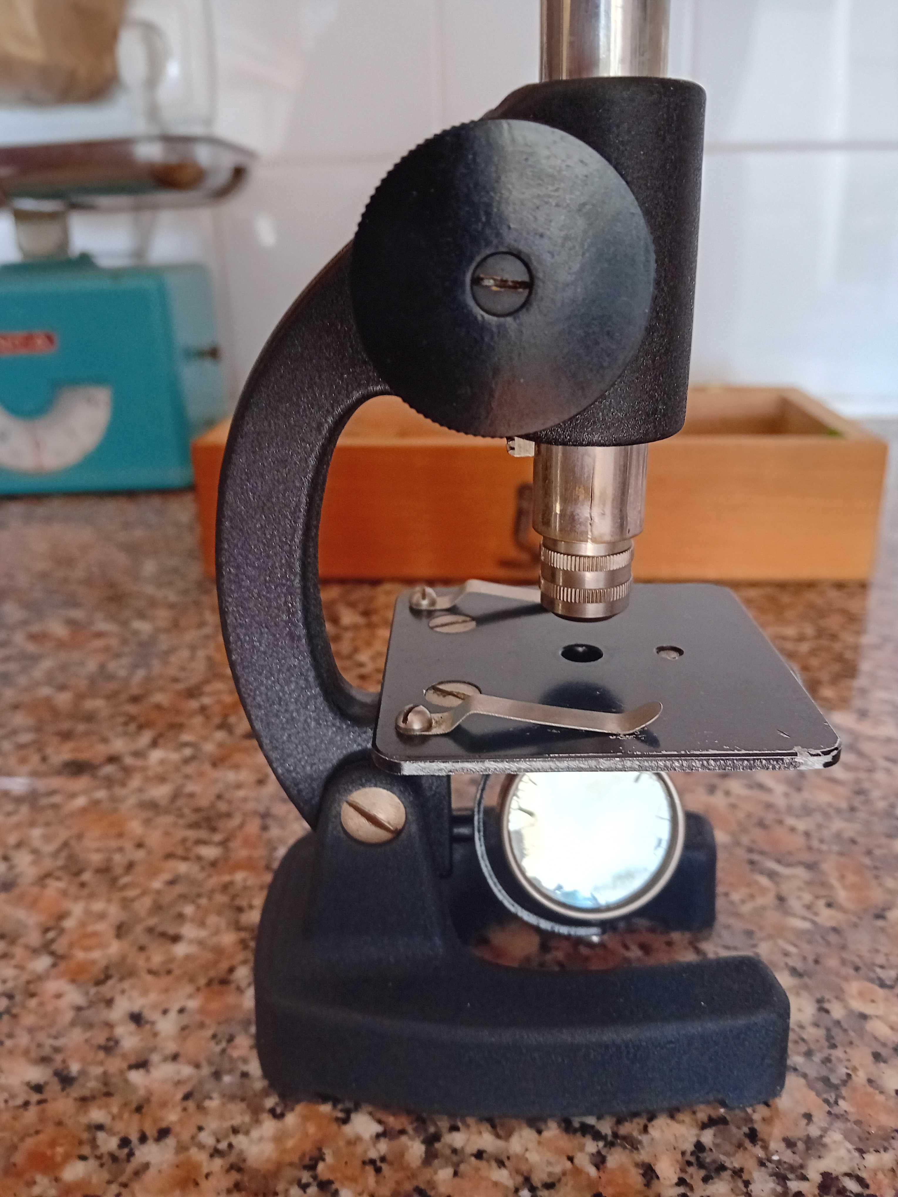Microscópio WH4 com caixa e s respectivas laminas