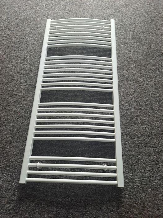 Grzejnik łazienkowy o wymiarach szer .60  cm  i wysokośći 130 cm