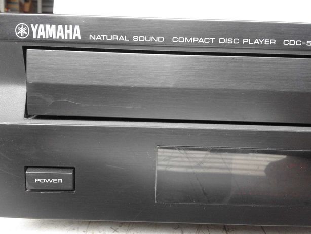 Leitor de CD's de 5 discos YAMHA mod. CDC-575