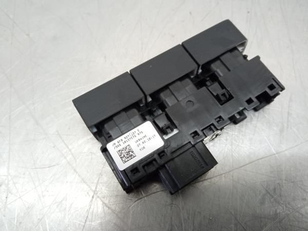 Comando / botão / interruptor multifunções SEAT Ibiza V (KJ1)