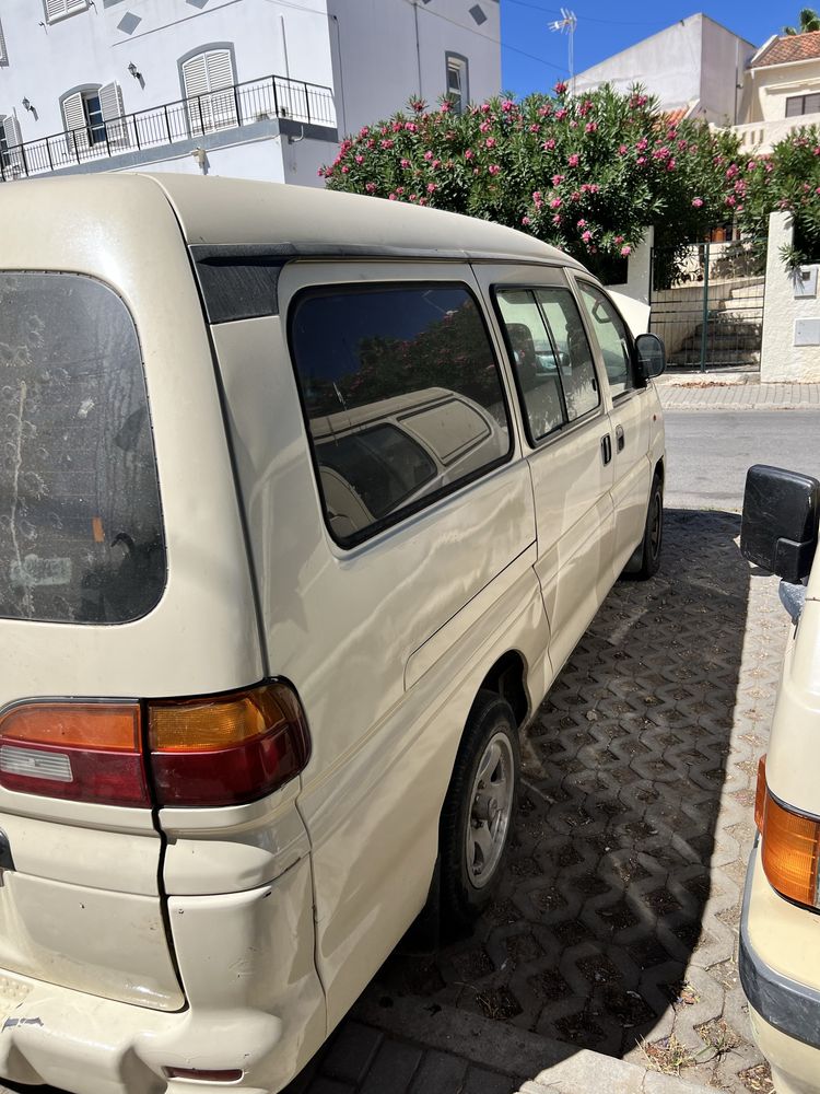 Carrinha de 6 lugares em bom estado. Venha ver sem compromisso.