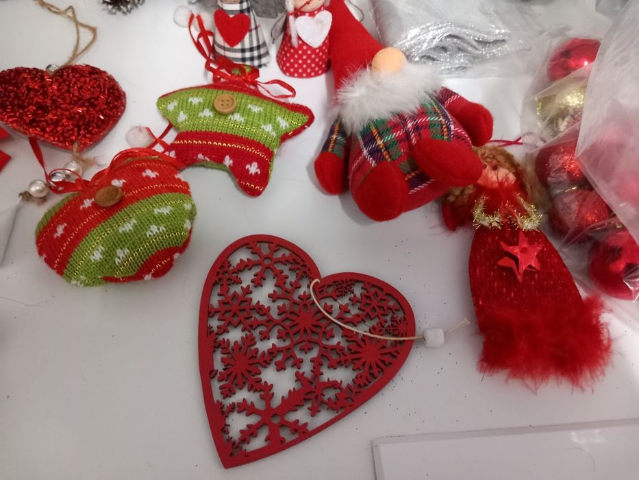 ENFEITES DE NATAL CASA E ÁRVORE.Quarto,Sala,Cozinha,loja,Garagem,Hall.