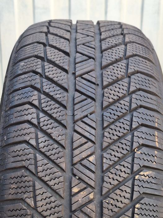 Нова зимова пара шин PLATIN 205 50 17