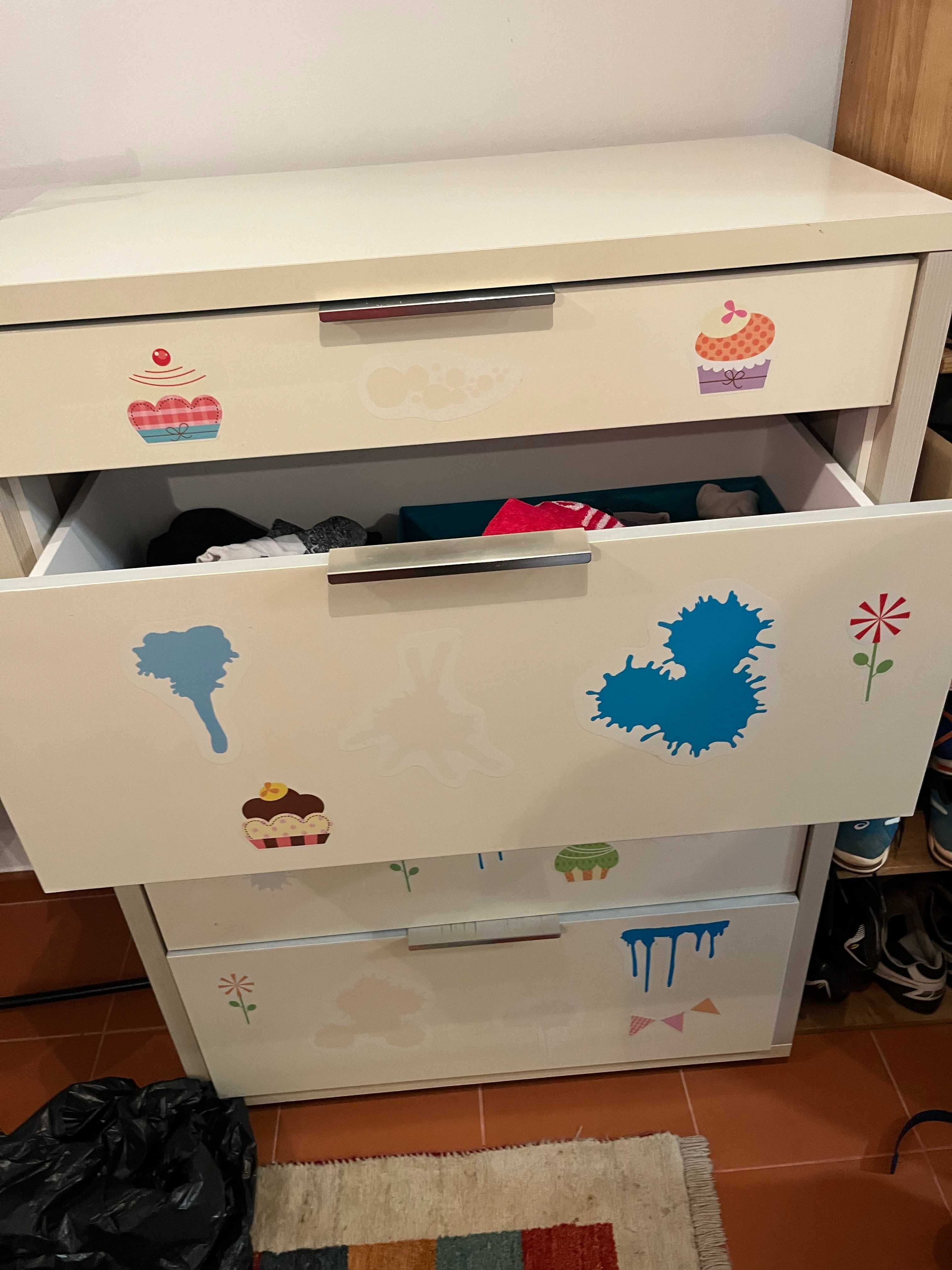 Cômoda branca para quarto