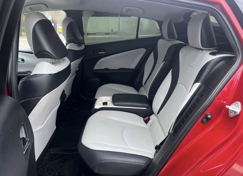 Продам гарного Prius Prime Plagin.100% рідним пробігом