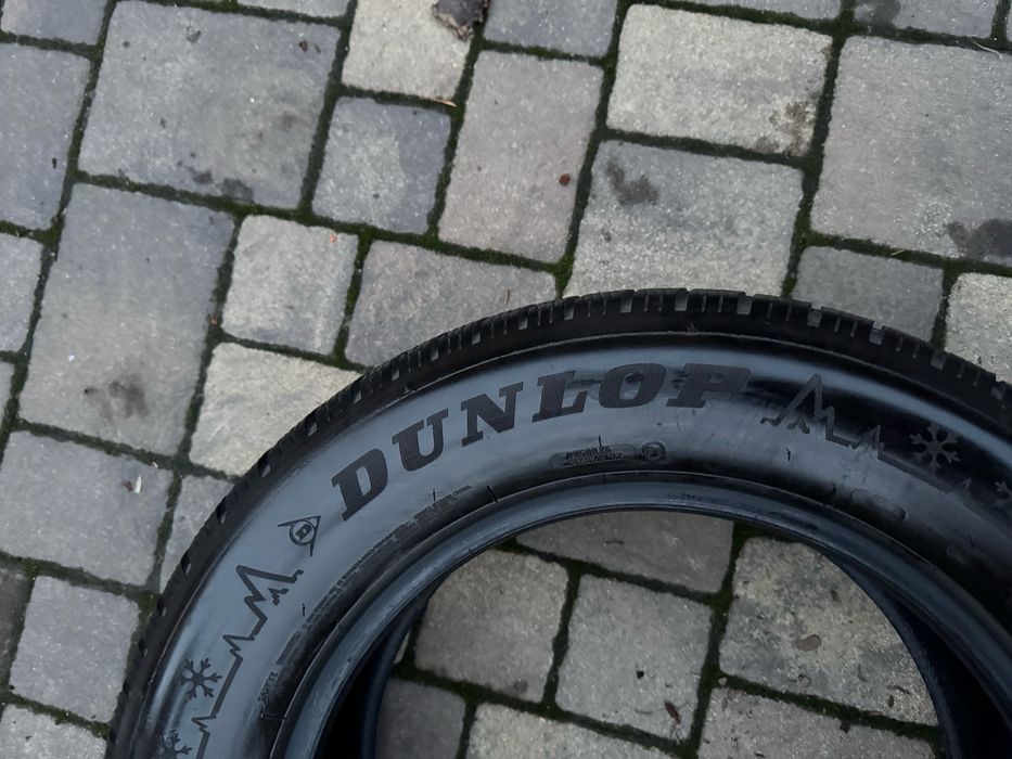 Зимова гума dunlop 225/65 r17 майже нова