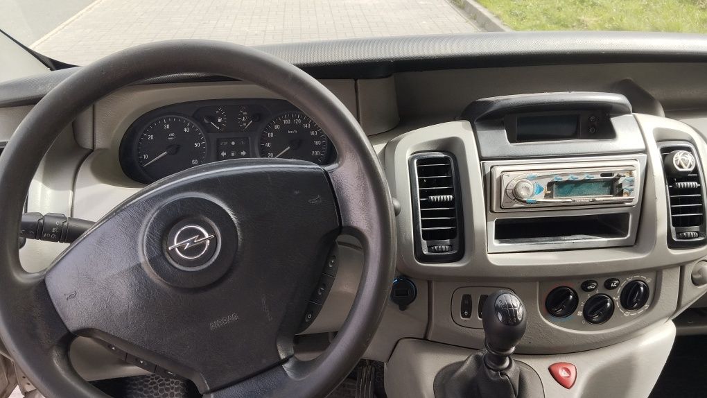 Vivaro 2.5 dCi 135km z klimą