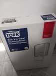 Dozownik ręczników Tork czarny 552008 H2