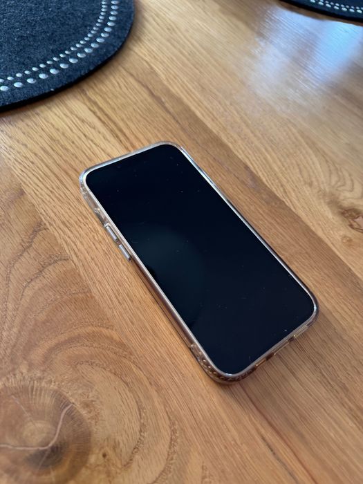 iPhone 13 + etui Karl