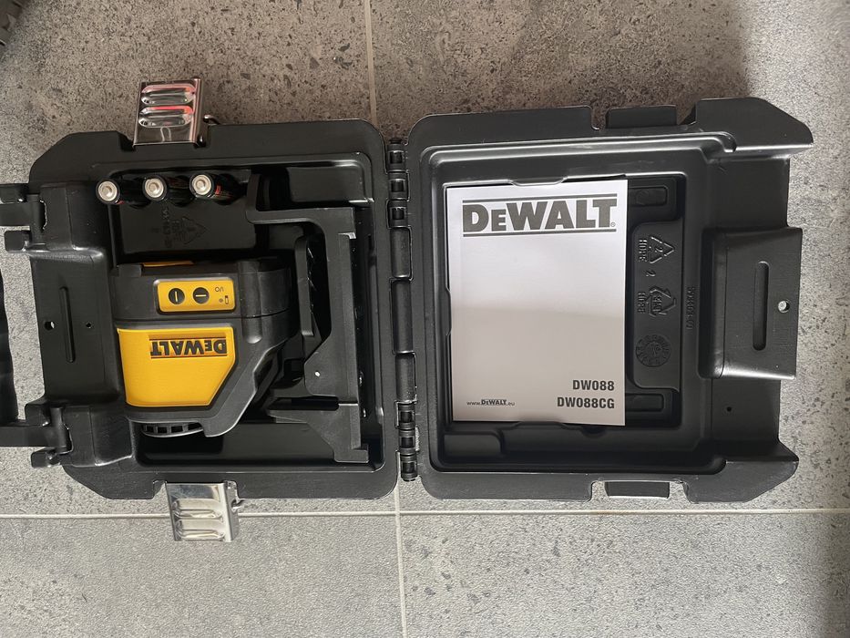 Laser krzyżowy DeWalt.