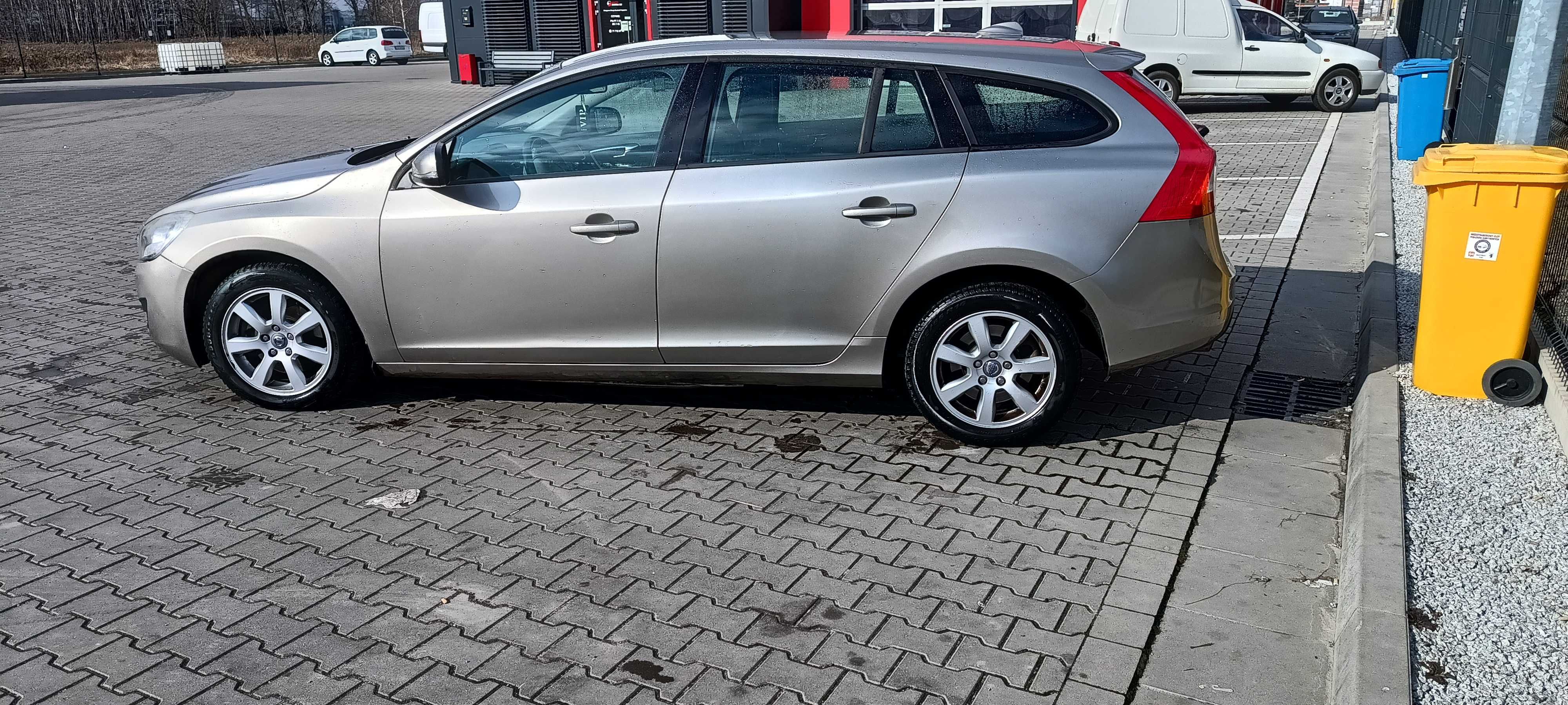 Sprzedam Volvo V60 2.0 D4 5 cylindrów