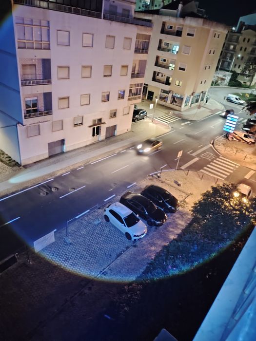 Lanterna compacta, leve e potência máxima