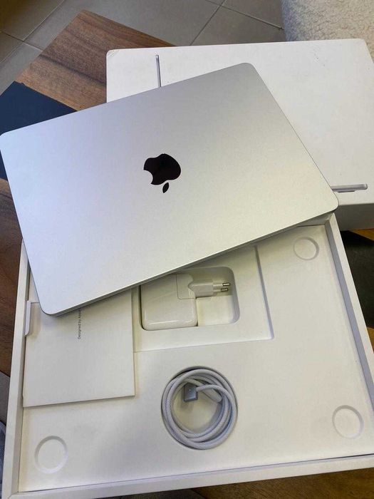 Ноутбук Apple MacBook Air 13,6" M2 8/256GB Silver (MLXY3) 2022