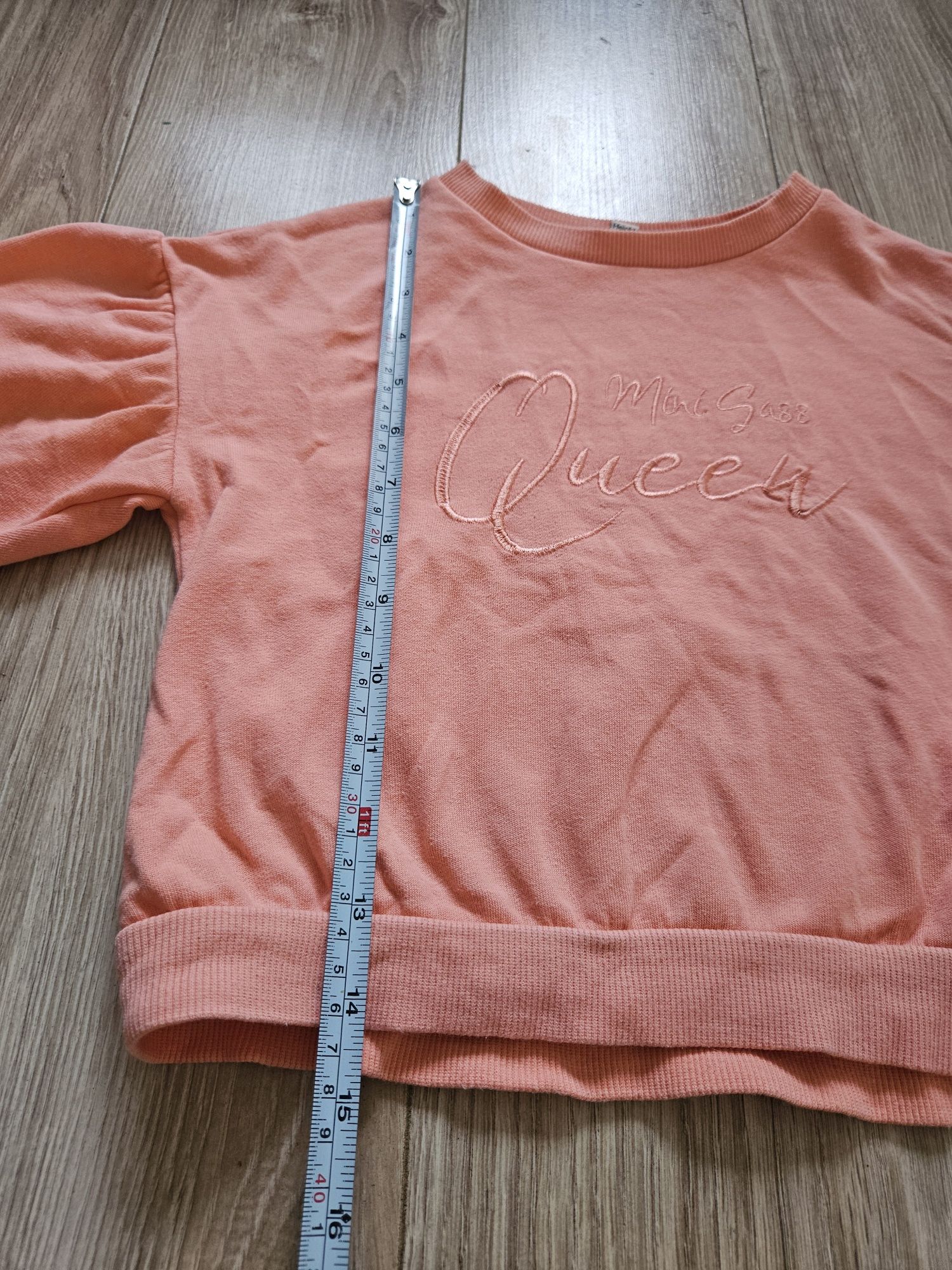 Bluza morelowa River island z bufiastymi rękawami napis sass Queen