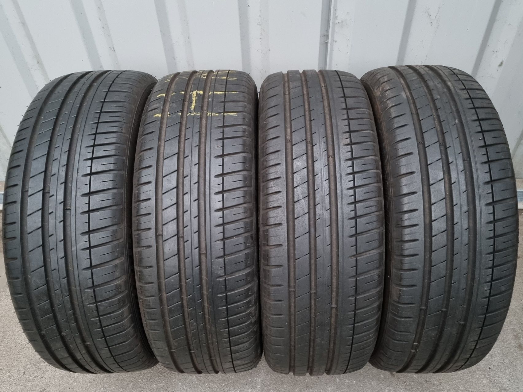 Opony używane LETNIE 215/45/18 Michelin BdbStan  700zł/4szt.