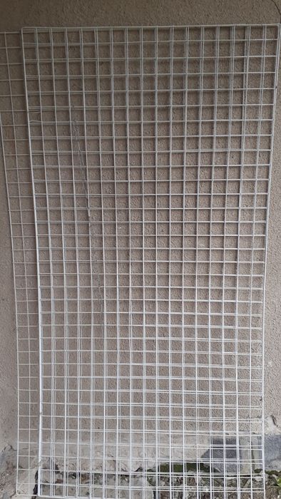 Вішаки,сітки для одягу і підставки.