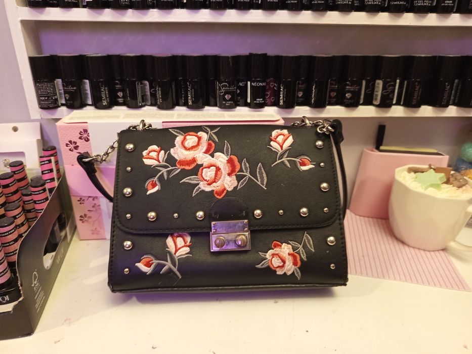 Stradivarius torebka czarna haft w kwiaty piękna