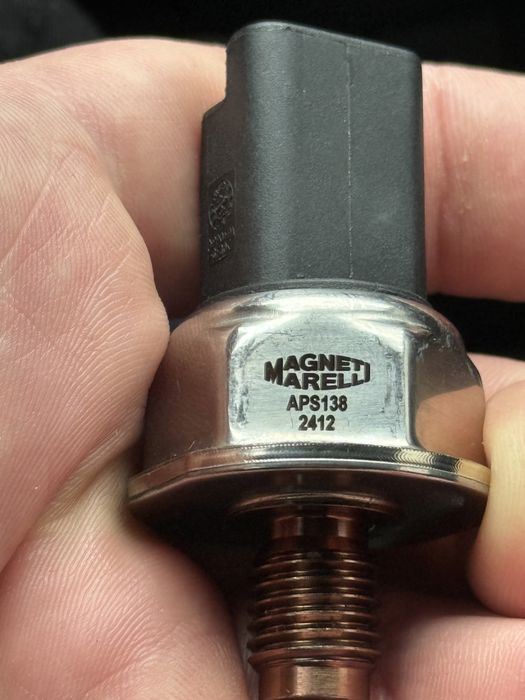 Датчик давления топлива в Common Rail рейке Peugeot Partner renault