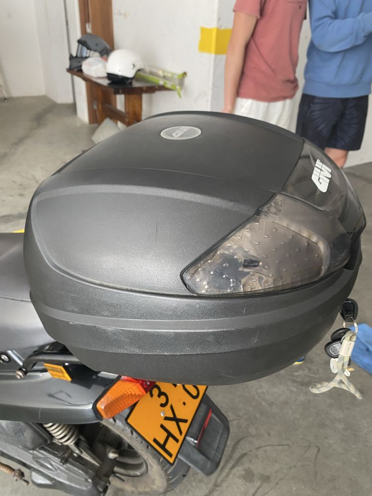 TopCase Givi Yamaha Bws com base